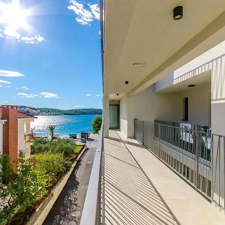 Crystal Luxury Apartment