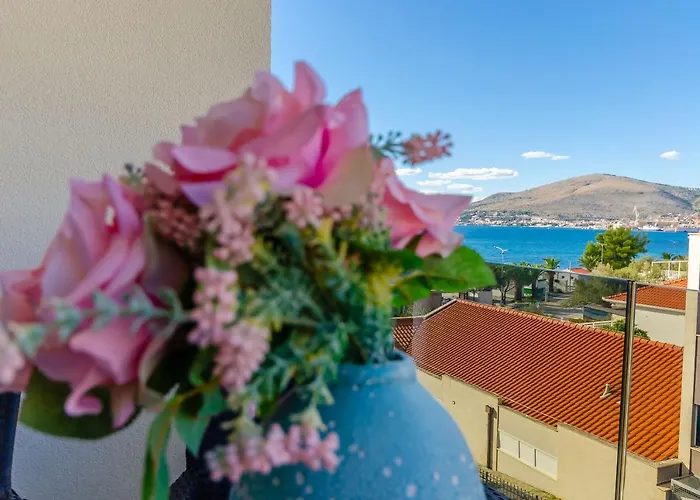 Crystal Luxury Τρογκίρ