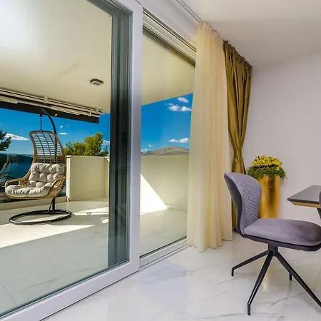 Crystal Luxury 公寓 *