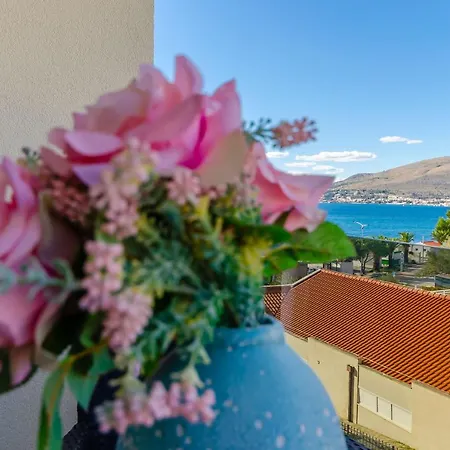 Crystal Luxury 特罗吉尔