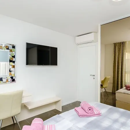 Crystal Luxury 特罗吉尔